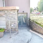 Apartment Stylish Retreat With Bbq And Modern Amenities Near Terme - Three Bedroom Dobova