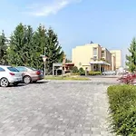 Stylish Retreat With Bbq And Modern Amenities Near Terme - Three Bedroom * Dobova