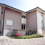 Stylish Retreat With Bbq And Modern Amenities Near Terme - Three Bedroom Dobova