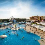 Stylish Retreat With Bbq And Modern Amenities Near Terme - Three Bedroom Apartment *