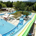 Stylish Retreat With Bbq And Modern Amenities Near Terme - Three Bedroom Apartment