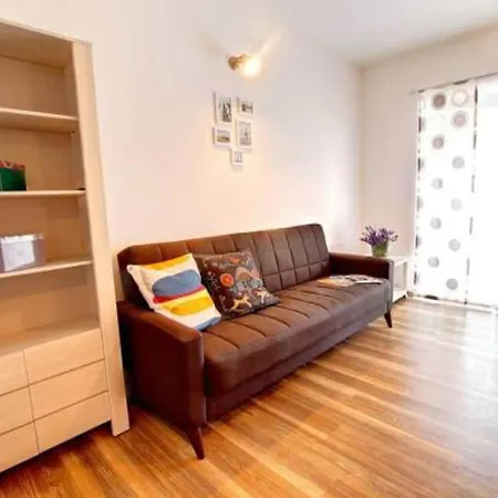 Stylish Retreat With Bbq And Modern Amenities Near Terme - Three Bedroom Апартаменты *