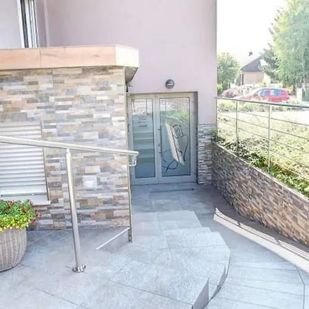 Διαμέρισμα Stylish Retreat With Bbq And Modern Amenities Near Terme - Three Bedroom Dobova