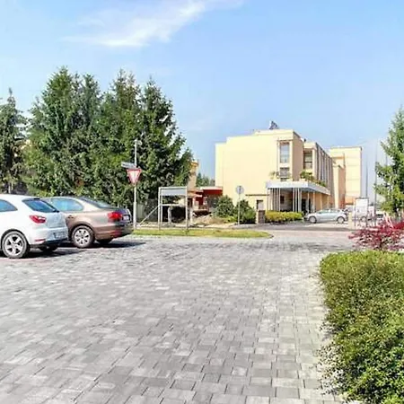 Stylish Retreat With Bbq And Modern Amenities Near Terme - Three Bedroom * Dobova