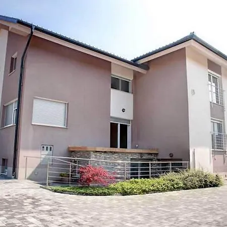Stylish Retreat With Bbq And Modern Amenities Near Terme - Three Bedroom Dobova