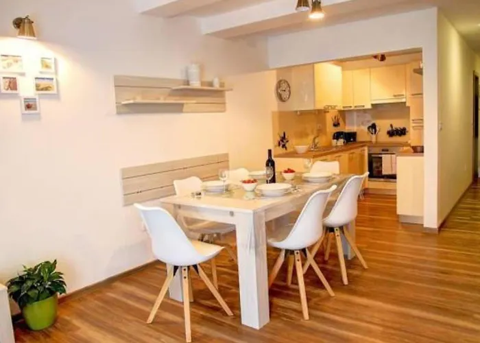 Apartment Stylish Retreat With Bbq And Modern Amenities Near Terme - Three Bedroom *