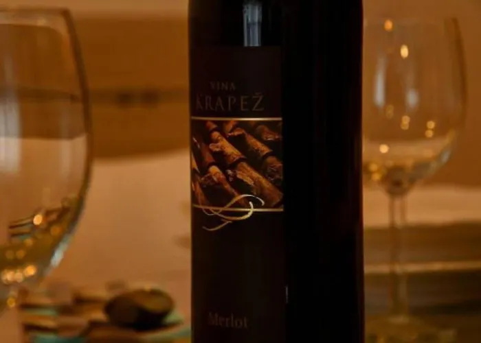 Stylish Retreat With Bbq And Modern Amenities Near Terme - Three Bedroom Apartment *