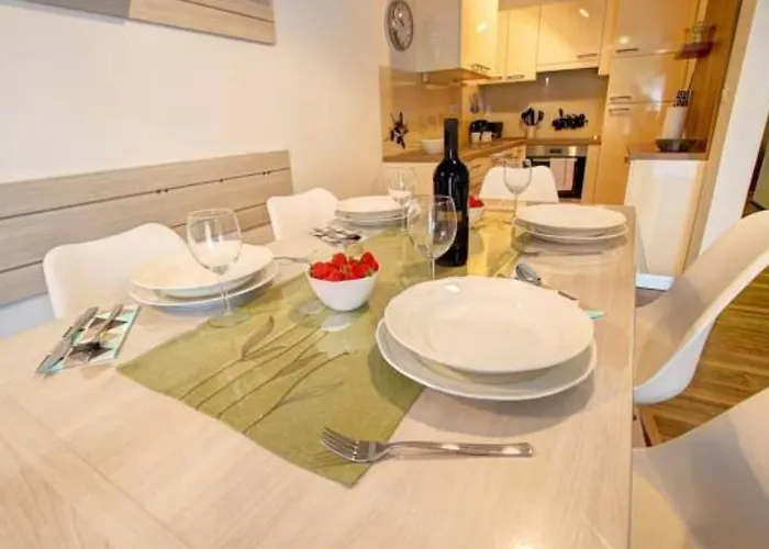 Stylish Retreat With Bbq And Modern Amenities Near Terme - Three Bedroom