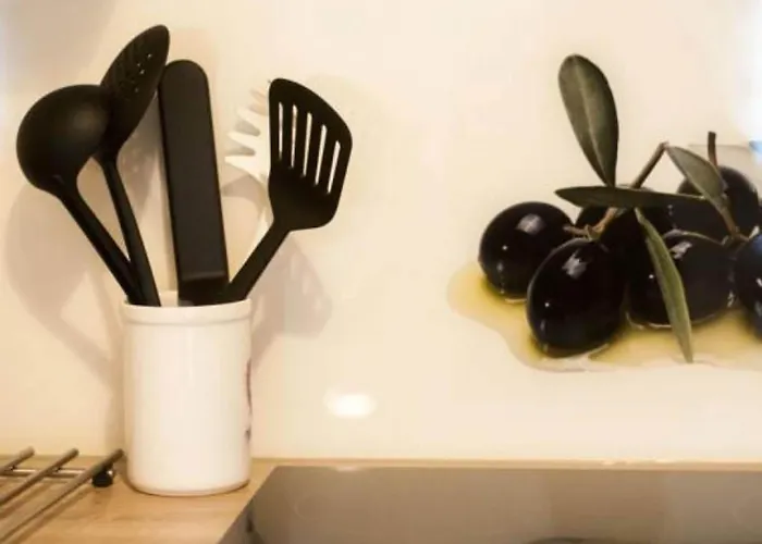 Apartment Stylish Retreat With Bbq And Modern Amenities Near Terme - Three Bedroom Dobova