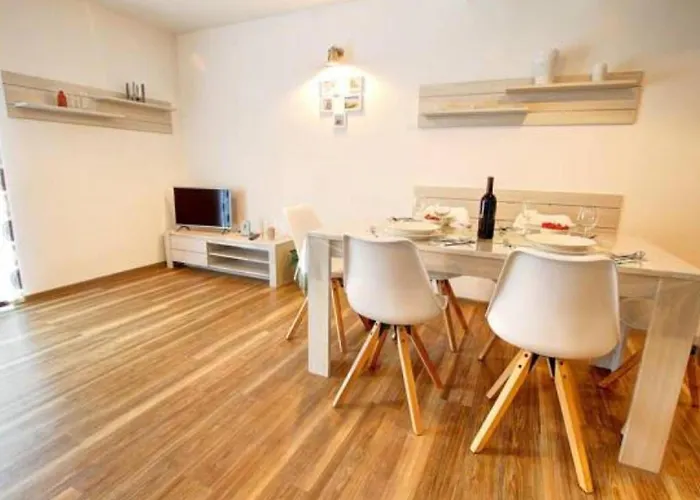 Stylish Retreat With Bbq And Modern Amenities Near Terme - Three Bedroom * Dobova