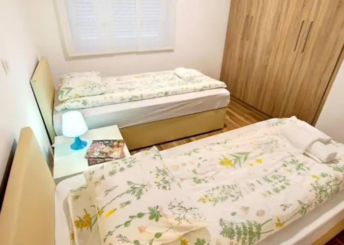 Stylish Retreat With Bbq And Modern Amenities Near Terme - Three Bedroom Добова