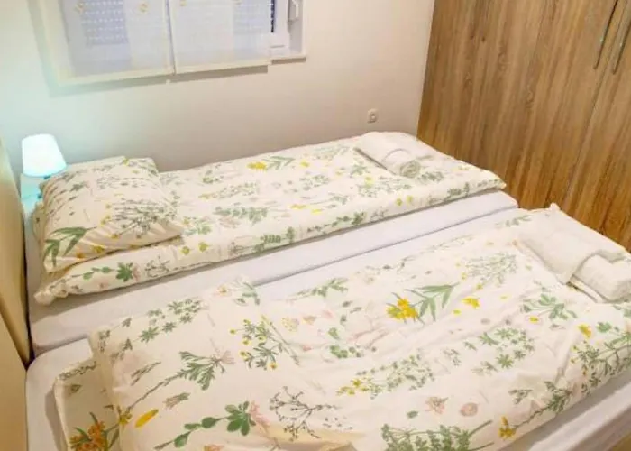 Stylish Retreat With Bbq And Modern Amenities Near Terme - Three Bedroom Добова