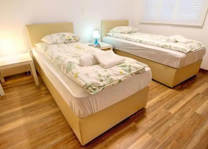 Apartment Stylish Retreat With Bbq And Modern Amenities Near Terme - Three Bedroom Dobova