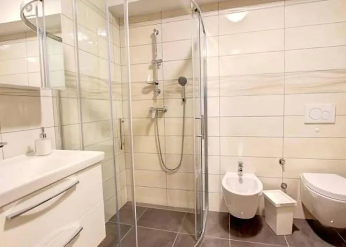 Stylish Retreat With Bbq And Modern Amenities Near Terme - Three Bedroom *