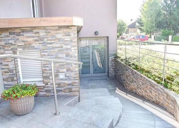 Apartment Stylish Retreat With Bbq And Modern Amenities Near Terme - Three Bedroom Dobova