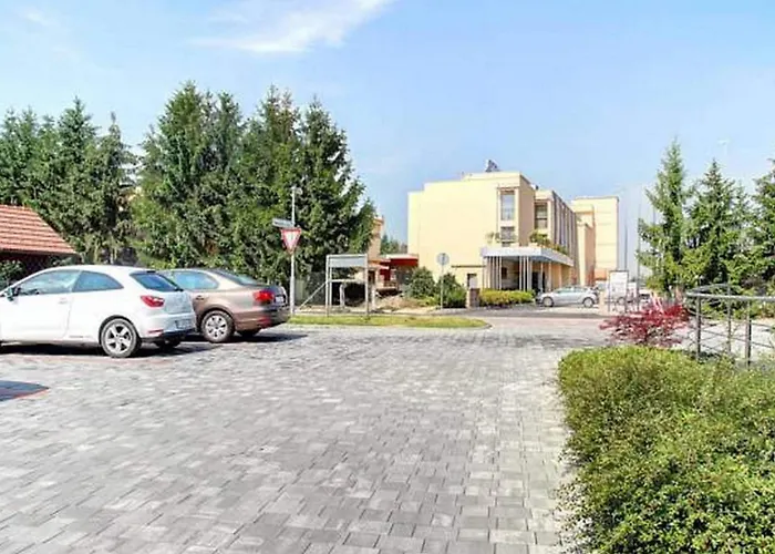Stylish Retreat With Bbq And Modern Amenities Near Terme - Three Bedroom * Добова