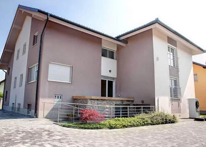 Stylish Retreat With Bbq And Modern Amenities Near Terme - Three Bedroom Добова