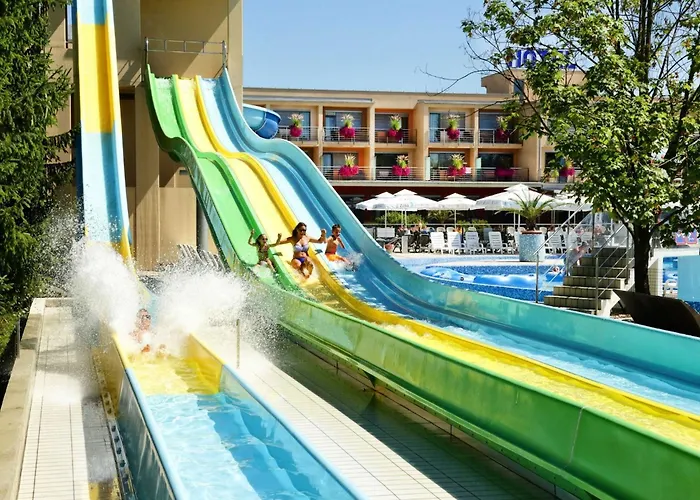 Stylish Retreat With Bbq And Modern Amenities Near Terme - Three Bedroom Добова