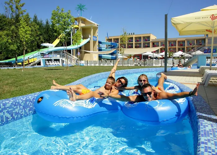 Stylish Retreat With Bbq And Modern Amenities Near Terme - Three Bedroom * Добова