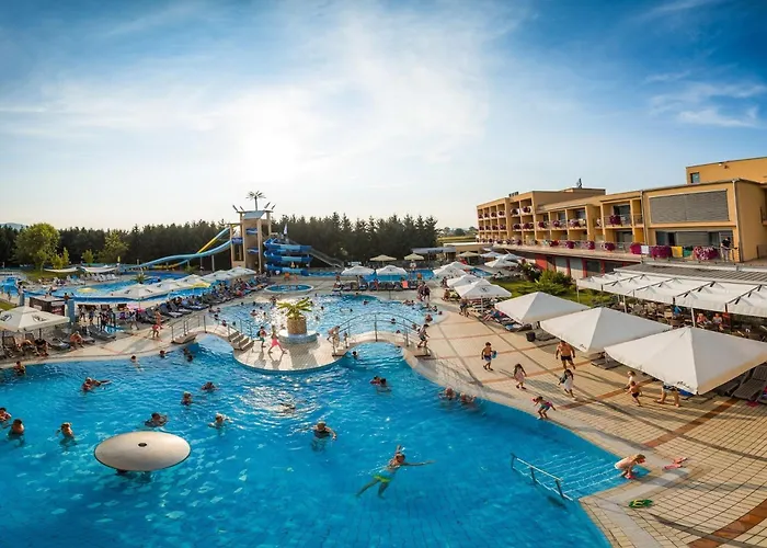 Stylish Retreat With Bbq And Modern Amenities Near Terme - Three Bedroom Apartment *